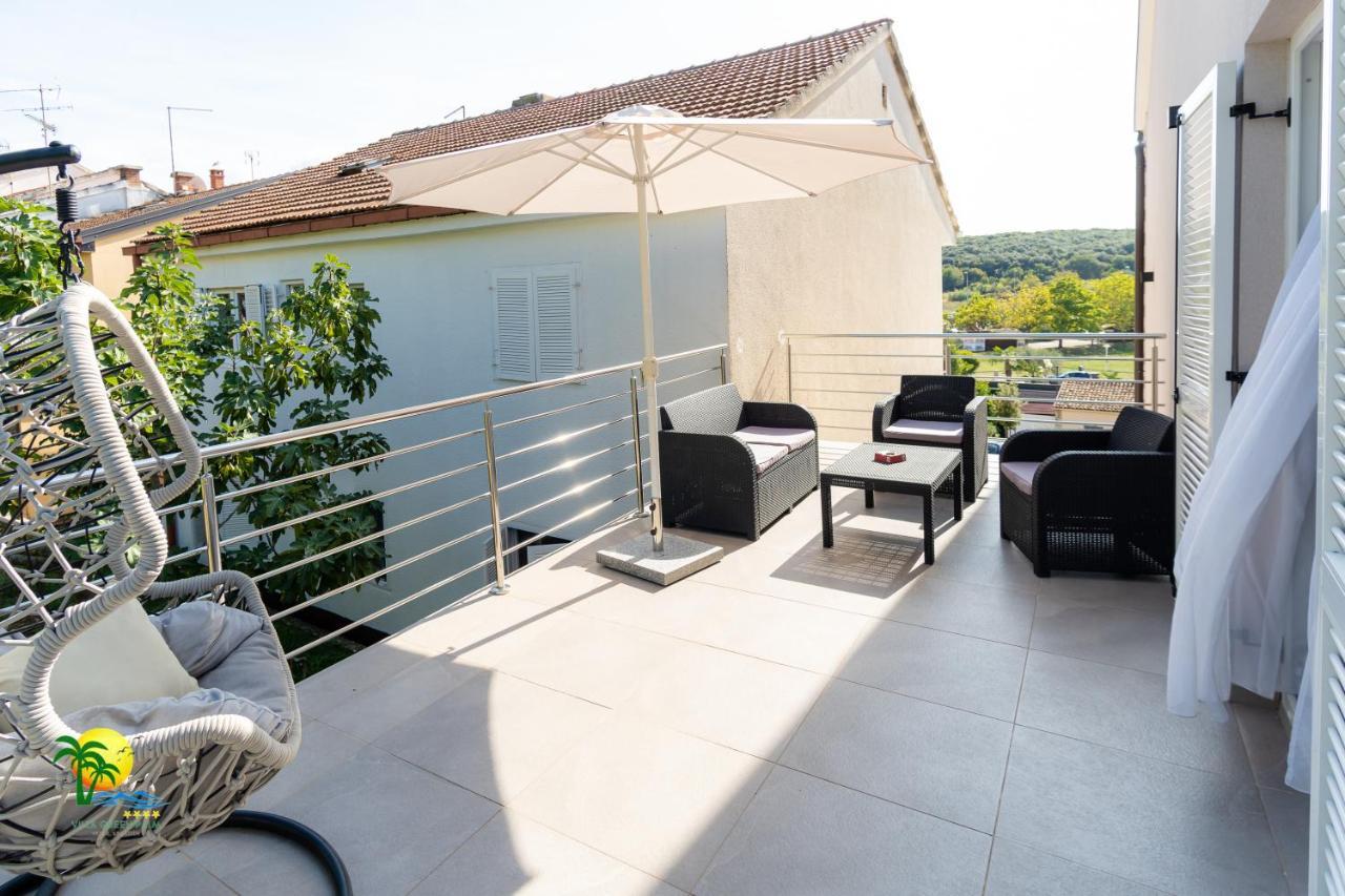 Villa Green Palm เวอร์ซาร์ ภายนอก รูปภาพ