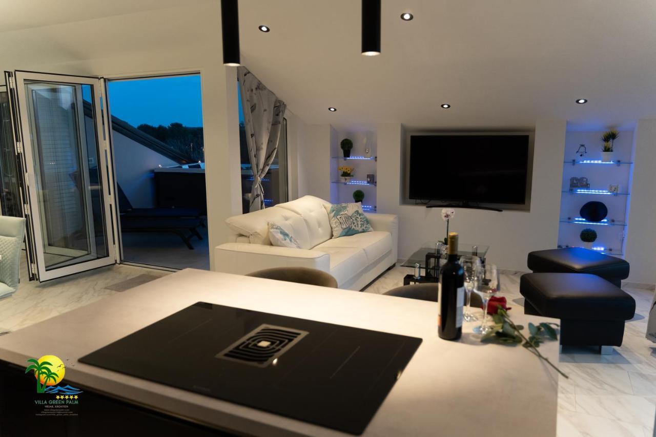 Villa Green Palm เวอร์ซาร์ ภายนอก รูปภาพ